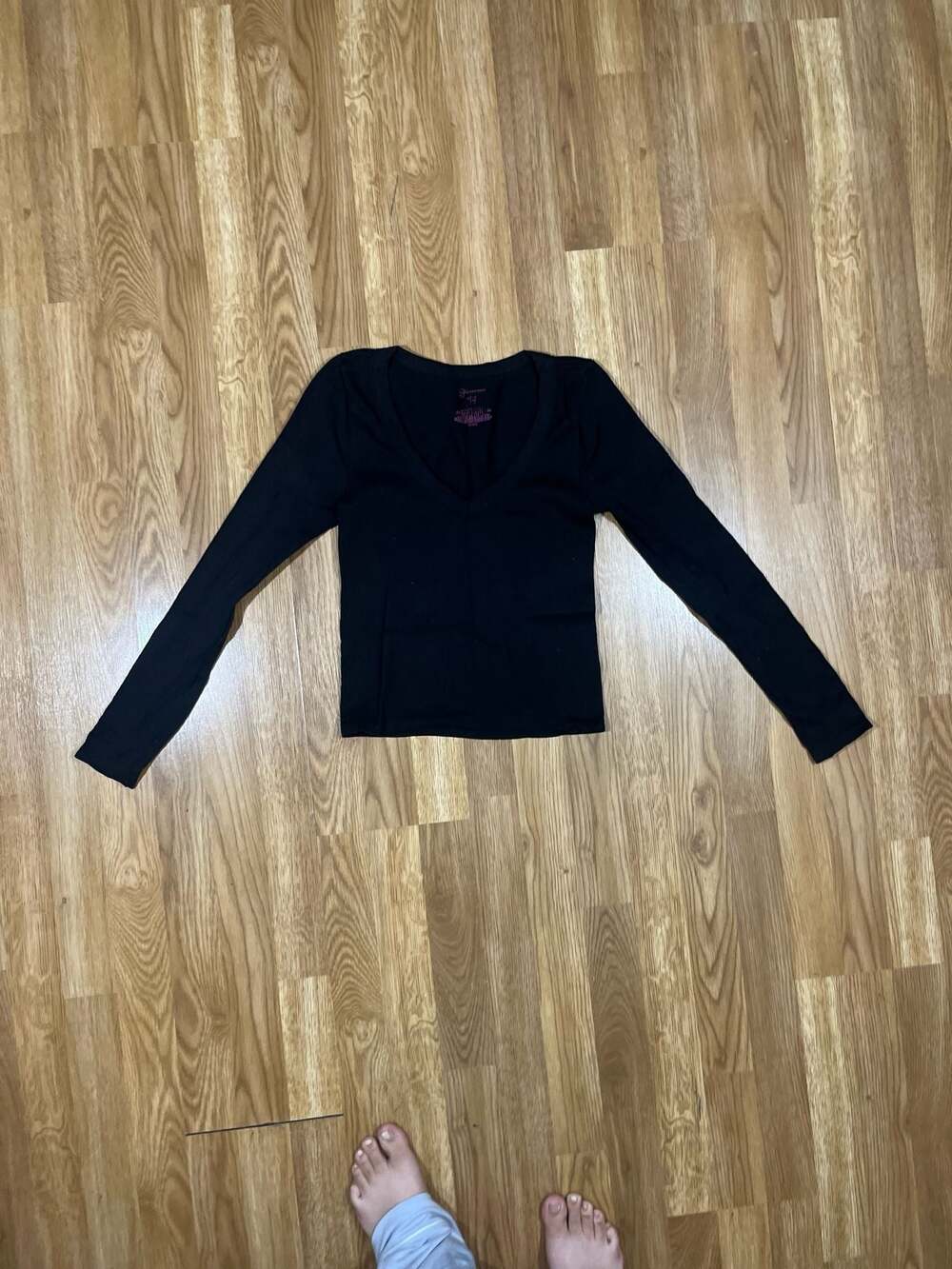 No Boundaries Women's Ribbed Long Sleeve V-Neck Top